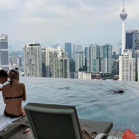 Lotus Infinity Pool At Lucentia Daire Kuala Lumpur Dış mekan fotoğraf