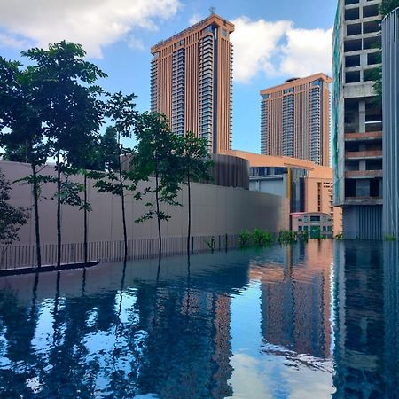 Lotus Infinity Pool At Lucentia Daire Kuala Lumpur Dış mekan fotoğraf