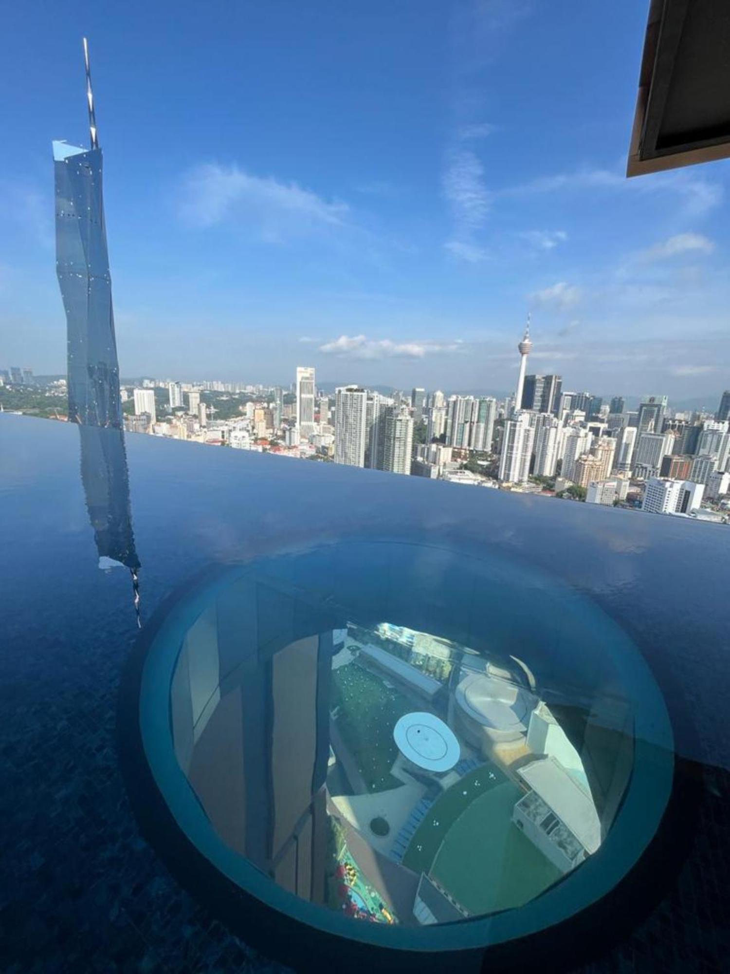 Lotus Infinity Pool At Lucentia Daire Kuala Lumpur Dış mekan fotoğraf